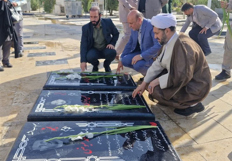 خون شهدا عزت، استقلال و وحدت را برای ایران بیمه کرد