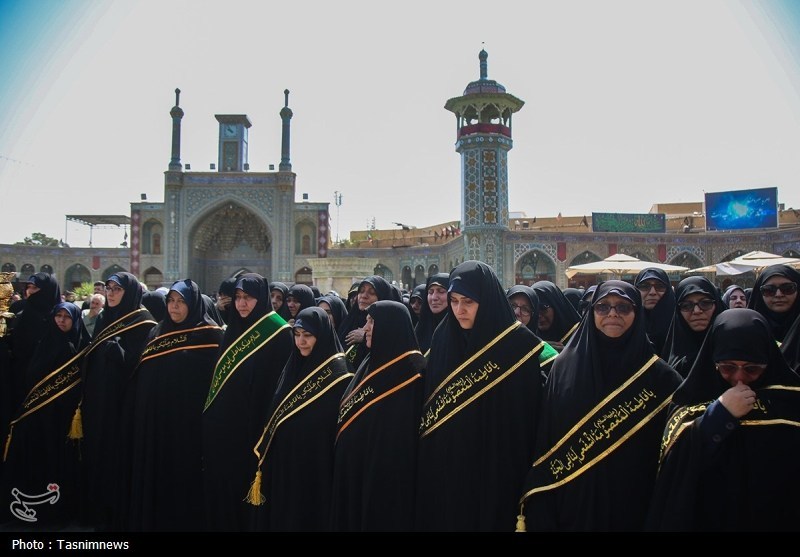 دسته عزای خادمان حرم حضرت معصومه(س) در سالروز شهادت امام رضا(ع)+ تصویر
