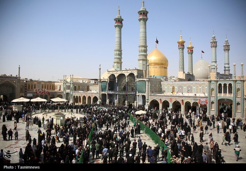 دسته عزای خادمان حرم حضرت معصومه(س) در سالروز شهادت امام رضا(ع)+ تصویر
