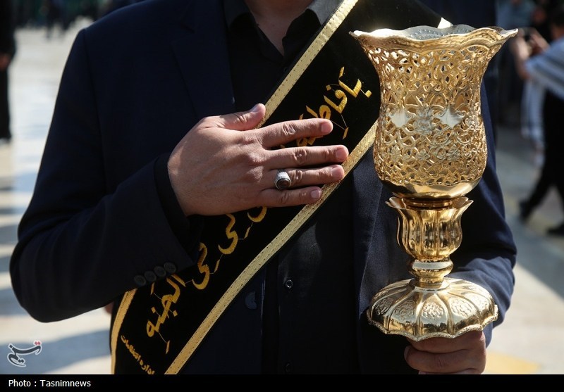 دسته عزای خادمان حرم حضرت معصومه(س) در سالروز شهادت امام رضا(ع)+ تصویر