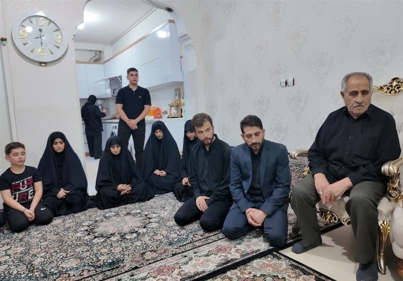 دیدار فرمانده نیروی زمینی سپاه با خانواده‌های شهدای اقتدار کرمانشاه