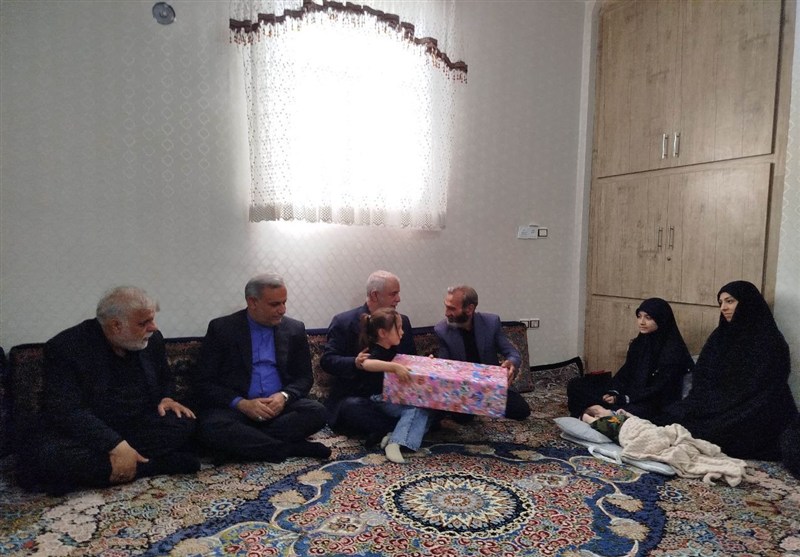دیدار معاون رئیس‌جمهور با خانواده شهید پاشایی در بهارستان+ تصویر و فیلم