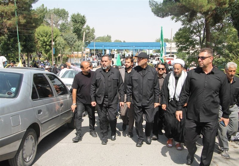 شور حسینی در کرمانشاه؛ جاماندگان اربعین مسیر عشق را با یاد شهدا پیمودند+ تصویر