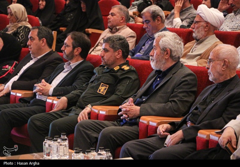 مفاخر و نام آوران شهر زنجان تجلیل شدند