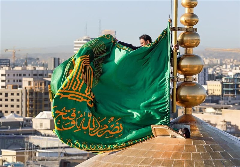 پرچم مشکی گنبد امام رضا (ع) تعویض شد+تصاویر