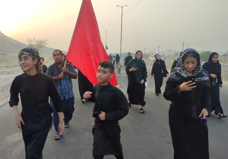 پیاده‌روی باشکوه جاماندگان اربعین حسینی در بندر دیر