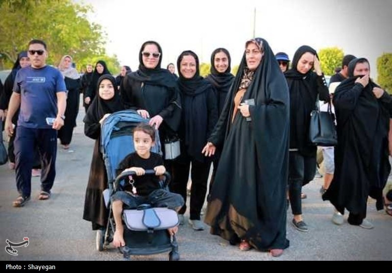 پیاده‌روی دلدادگان و جاماندگان اربعین در بوشهر+تصویر