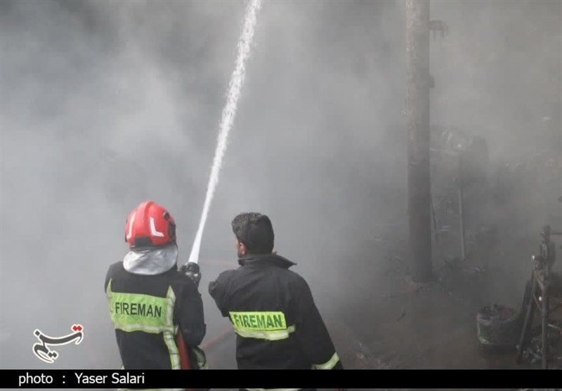 آتش‌سوزی انبار لوله در شهر گناباد مهار شد