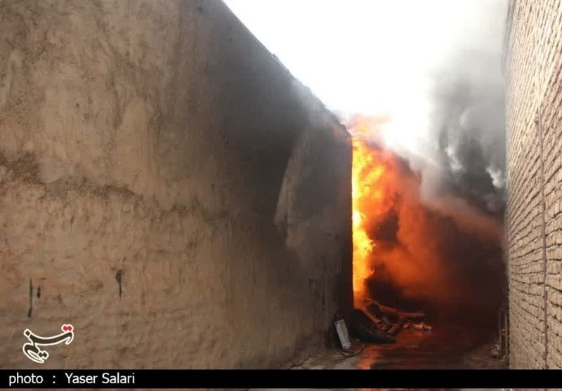 آتش‌سوزی انبار لوله در شهر گناباد مهار شد