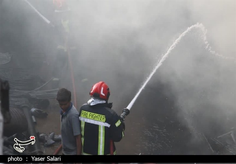 آتش‌سوزی انبار لوله در شهر گناباد مهار شد