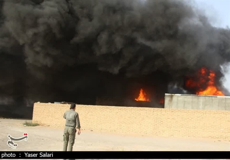 آتش‌سوزی انبار لوله در شهر گناباد مهار شد