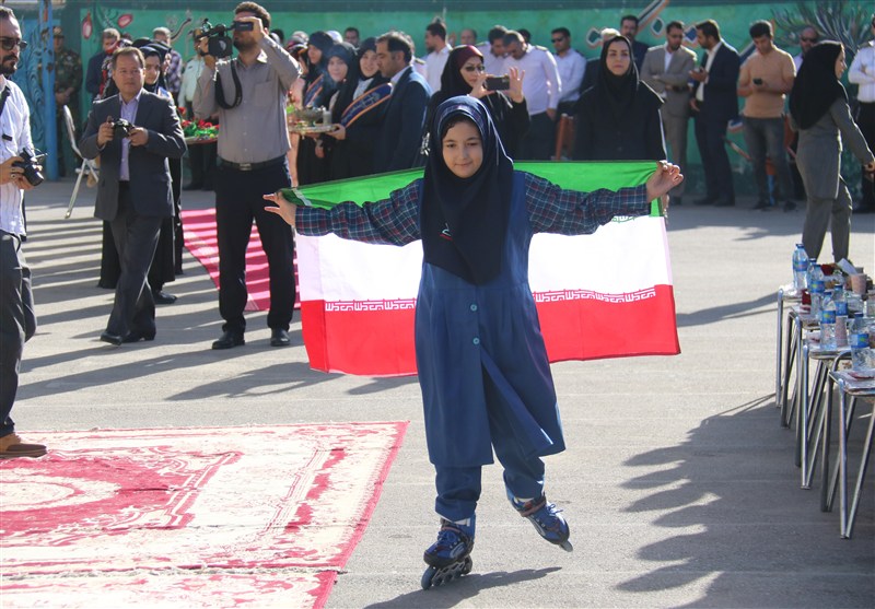 آغاز سال تحصیلی کرمانشاه با یاد شهیدان و کاشت نهال‌های امید+تصویر