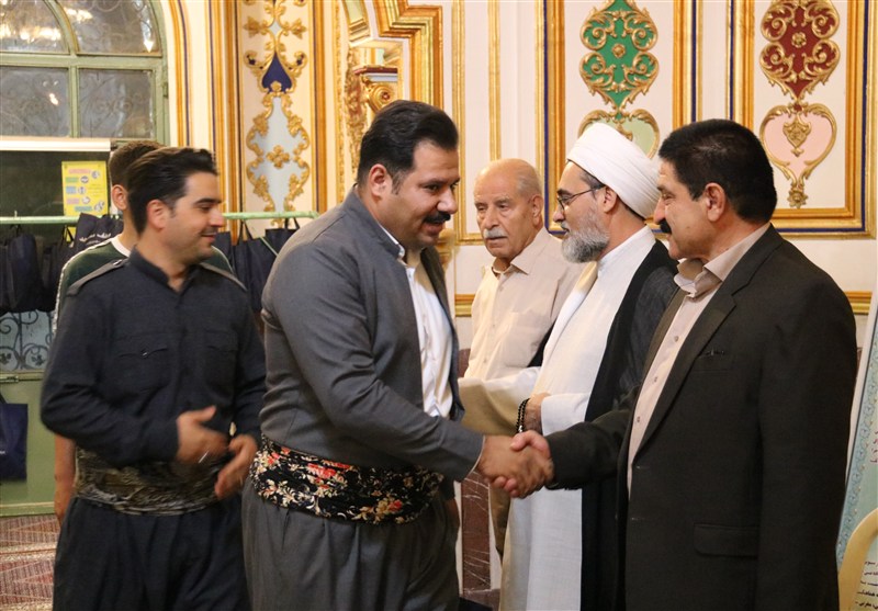 آغاز هفته وحدت با جشن میلاد پیامبر(ص) در مسجد جامع شافعی کرمانشاه+تصویر