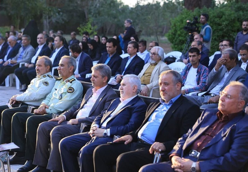 آیین رونمایی از بزرگترین فرش تصویری برگزار شد