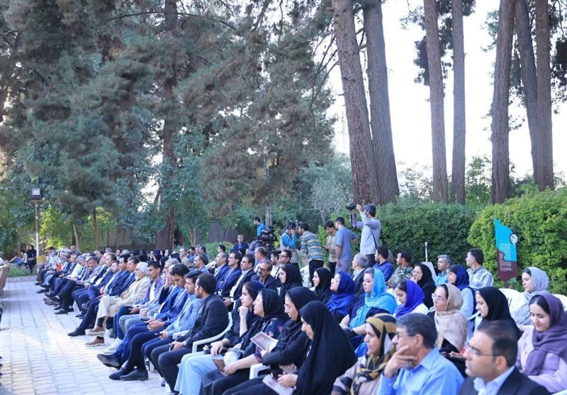 آیین رونمایی از بزرگترین فرش تصویری برگزار شد