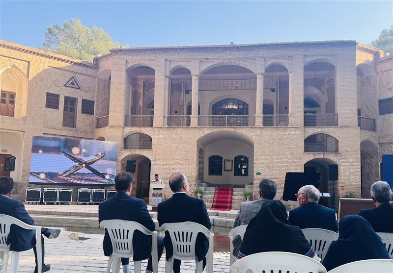 آیین رونمایی از بزرگترین فرش تصویری برگزار شد