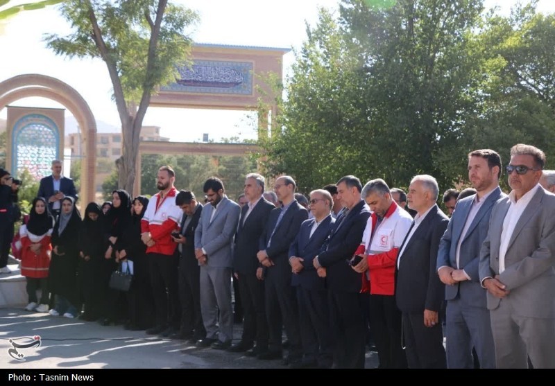 آیین عطرافشانی و گلباران گلزار شهدای شهرکرد برگزار شد + تصاویر