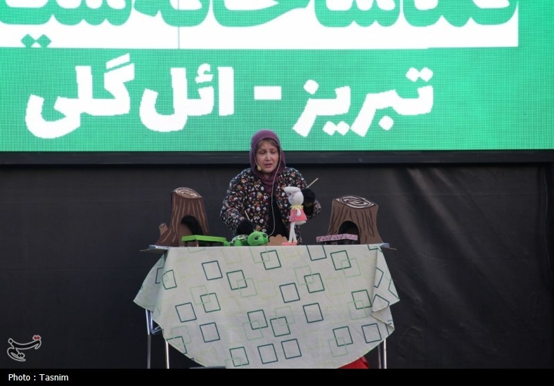 ائل‌گلی تبریز در تسخیر خنده‌های کودکان؛ اجرای برنامه نمایشی «تریلی سیار کانون»