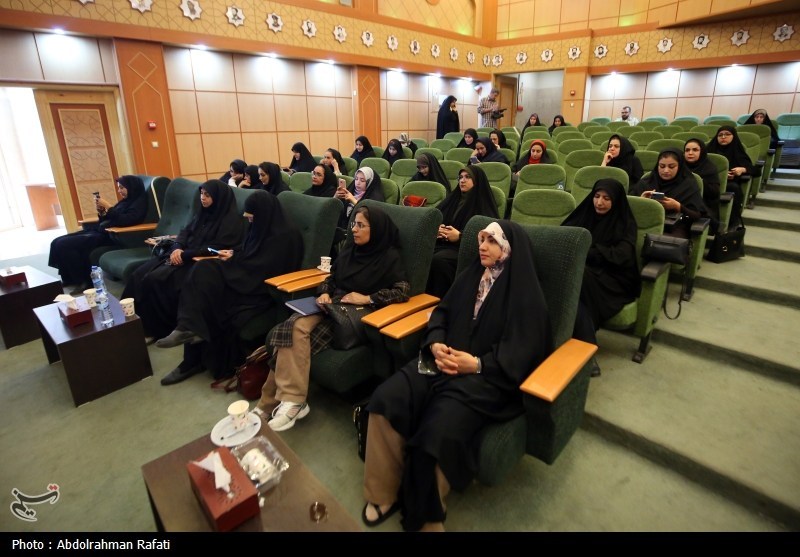 ارزش‌ها و نکات معنوی دوران دفاع مقدس را برای نسل‌های جدید بازگو کنیم