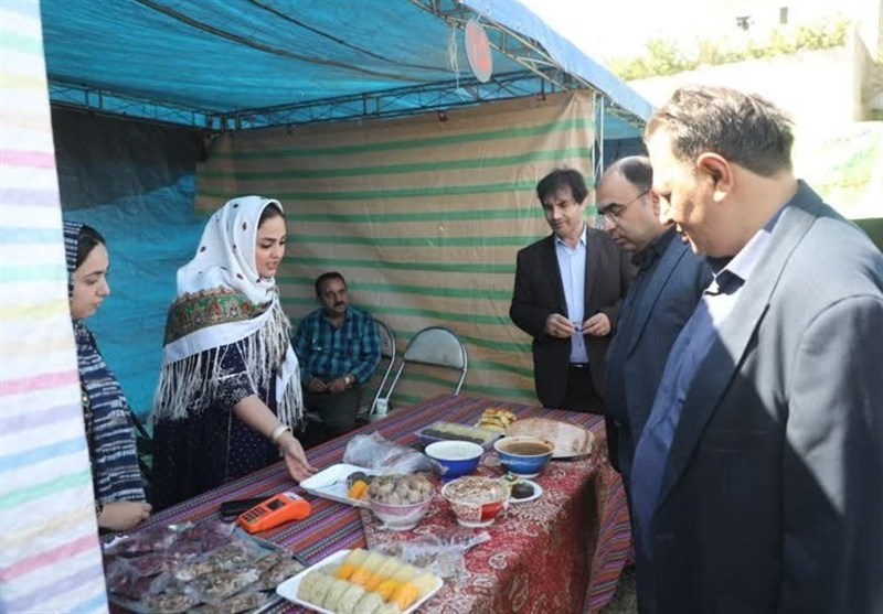 استقبال گردشگران از جشنواره طلای سبز در ثمرین