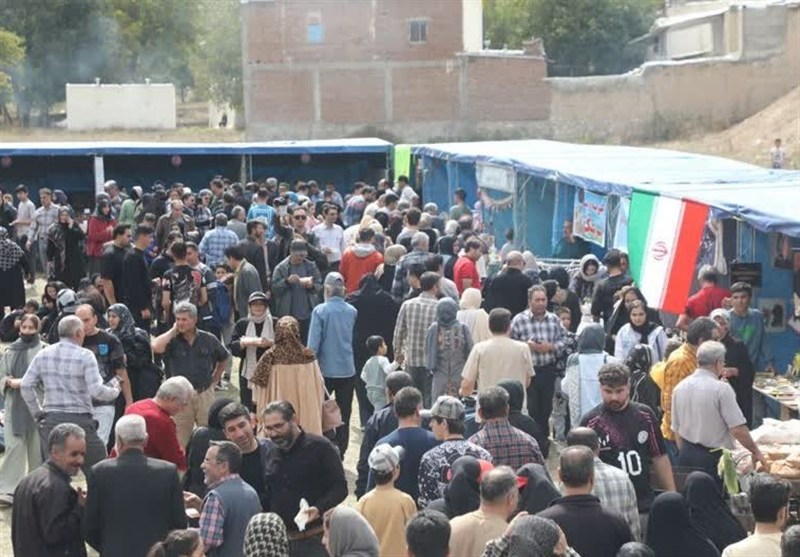 استقبال گردشگران از جشنواره طلای سبز در ثمرین