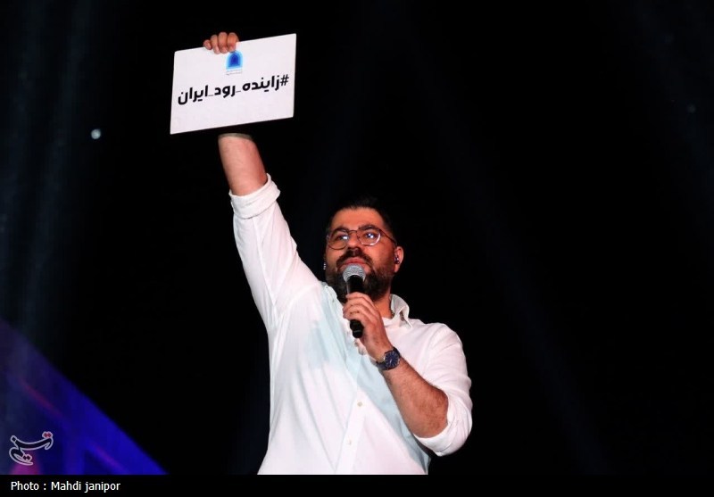 اصفهان غرق در شادی ولادت پیامبر(ص)/برگزاری دومین شب جشن «امت ماه» در پل خواجو