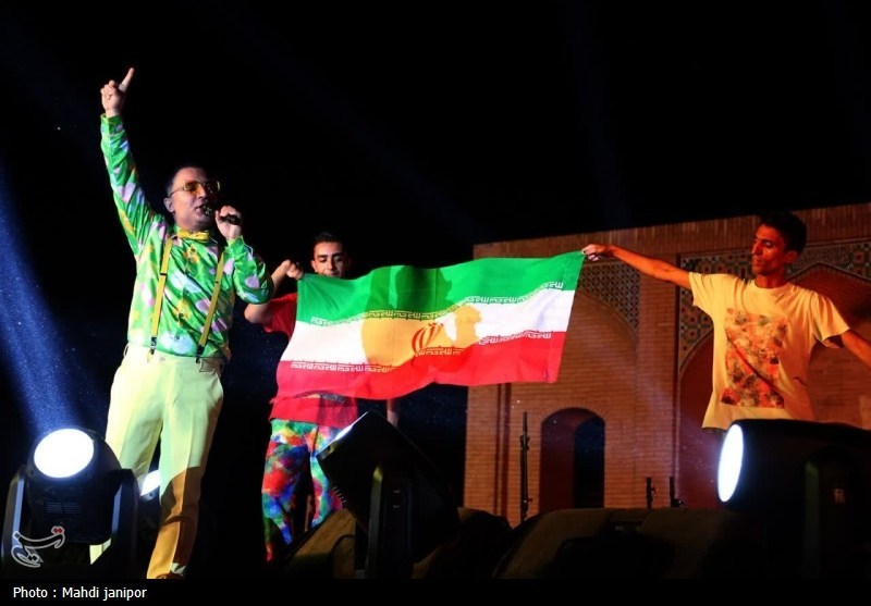 اصفهان غرق در شادی ولادت پیامبر(ص)/برگزاری دومین شب جشن «امت ماه» در پل خواجو
