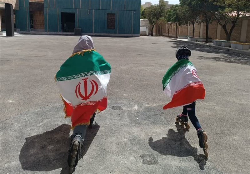 اهتزاز پرچم مقدس جمهوری اسلامی ایران در مدارس استان مرکزی