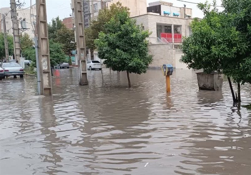 بارش‌های آخر تابستان و آبگرفتگی معابر شهری و روستایی گلستان/ گنبدکاووس دریا شد+فیلم