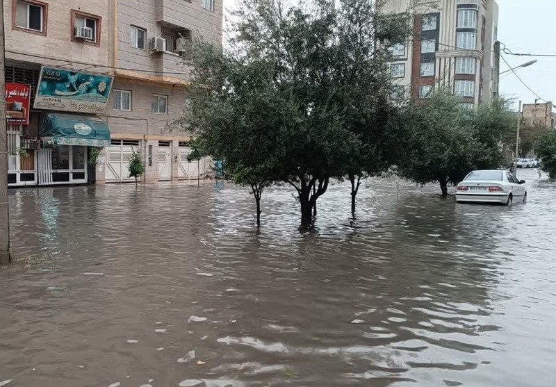 بارش‌های آخر تابستان و آبگرفتگی معابر شهری و روستایی گلستان/ گنبدکاووس دریا شد+فیلم