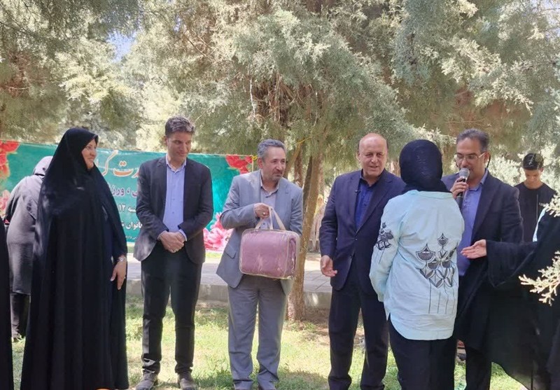بانوان کارآفرین چهاردانگه به بازار ثابت دسترسی پیدا می‌کنند