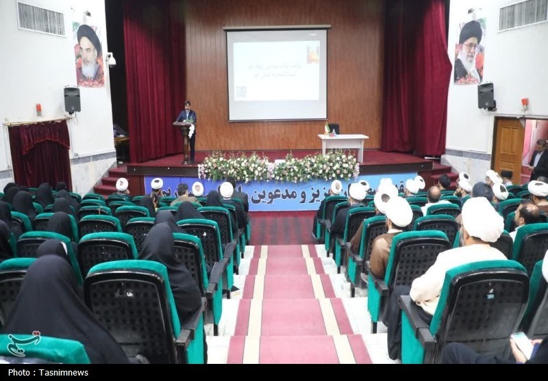 ‌تأکید استاندار قم بر ترویج فرهنگ نماز و حجاب