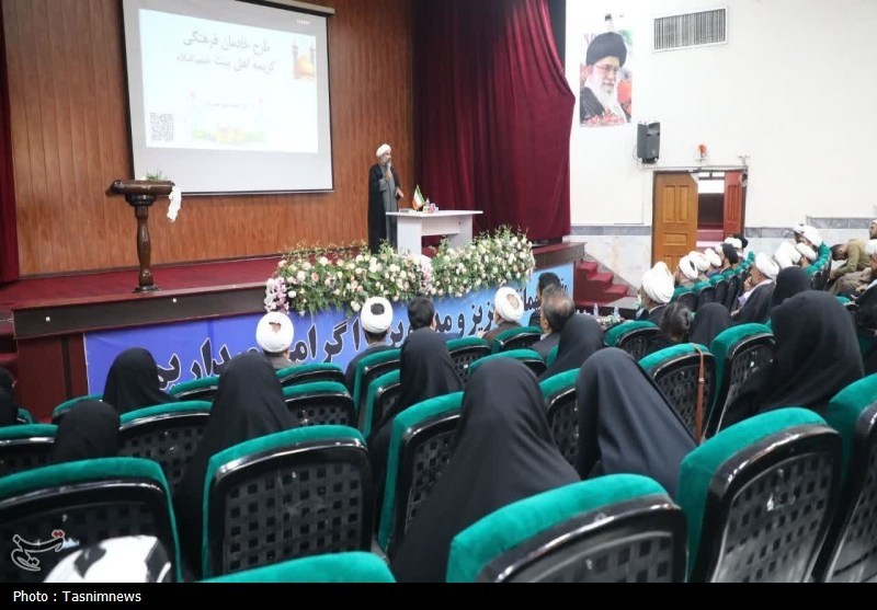 ‌تأکید استاندار قم بر ترویج فرهنگ نماز و حجاب