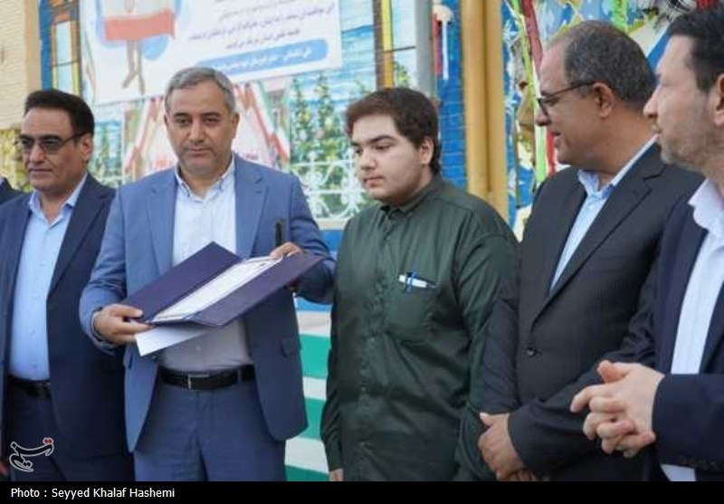 تجلیل از برگزیدگان کنکور و نخبگان علمی بوشهر+تصویر