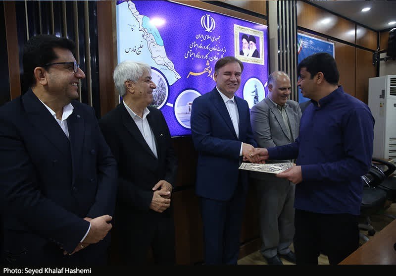 تجلیل از تعاونی‌های برتر استان بوشهر در بخش‌های خدمات، کشاورزی، صنعت و صنایع دستی+تصویر