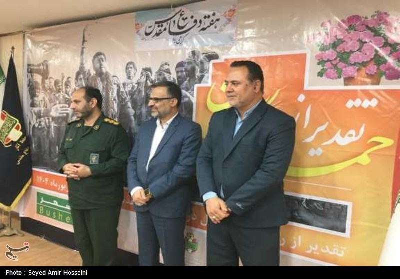 تجلیل از حماسه‌نگاران، عکاسان و خبرنگاران دفاع مقدس استان بوشهر+تصویر