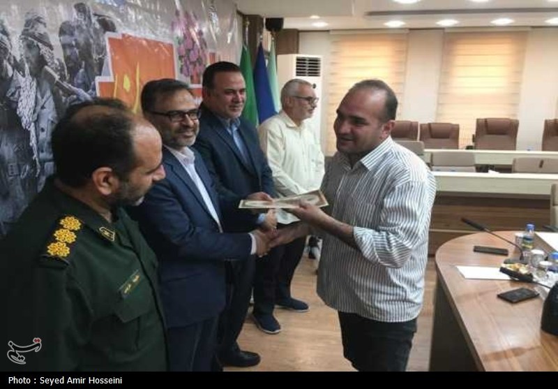 تجلیل از حماسه‌نگاران، عکاسان و خبرنگاران دفاع مقدس استان بوشهر+تصویر