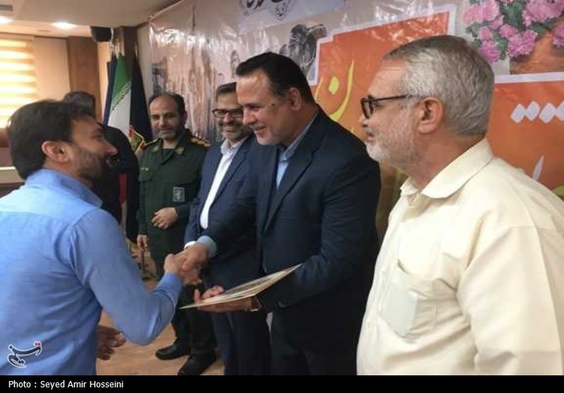 تجلیل از حماسه‌نگاران، عکاسان و خبرنگاران دفاع مقدس استان بوشهر+تصویر