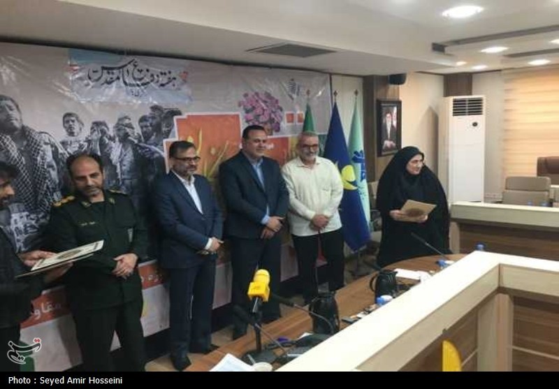 تجلیل از حماسه‌نگاران، عکاسان و خبرنگاران دفاع مقدس استان بوشهر+تصویر