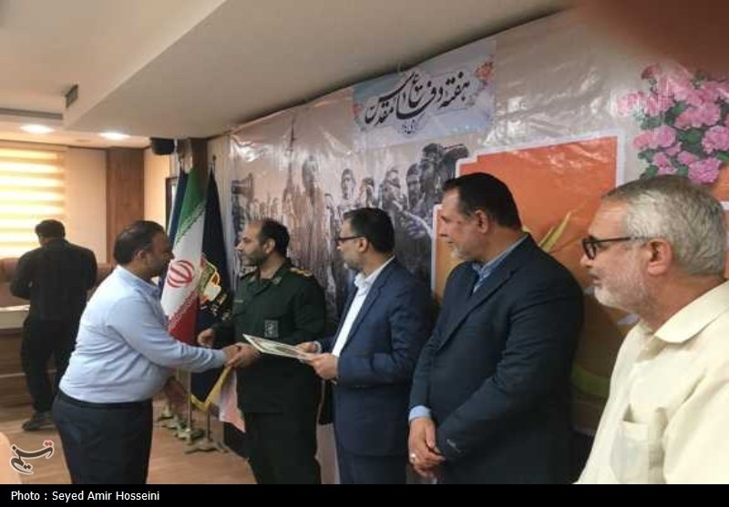 تجلیل از حماسه‌نگاران، عکاسان و خبرنگاران دفاع مقدس استان بوشهر+تصویر