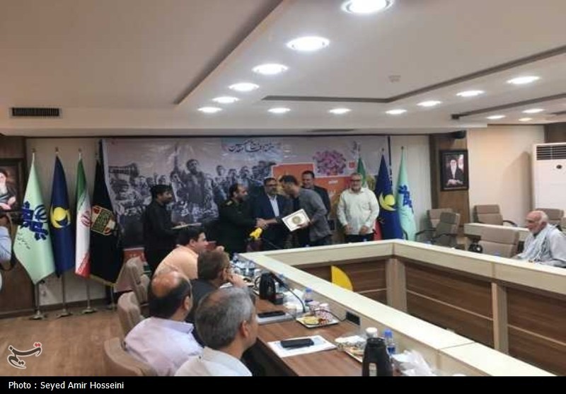 تجلیل از حماسه‌نگاران، عکاسان و خبرنگاران دفاع مقدس استان بوشهر+تصویر