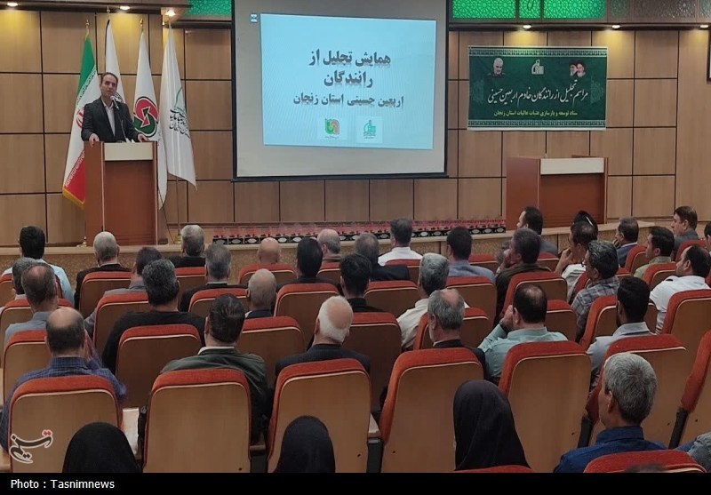 تجلیل از خادمان و رانندگان عتبات عالیات در زنجان + تصاویر