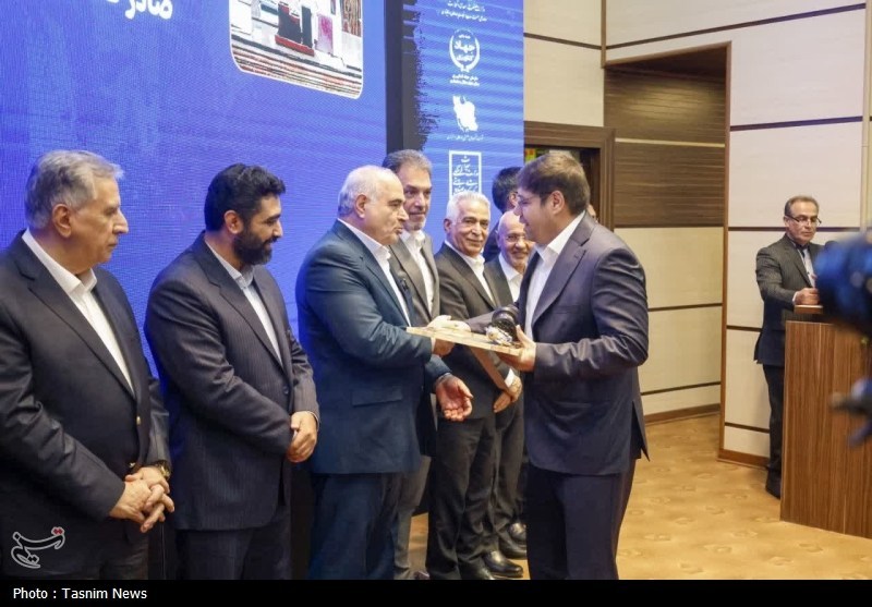 تجلیل از صادرکنندگان برتر چهارمحال و بختیاری + تصاویر