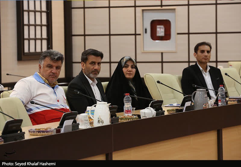 تجلیل استاندار بوشهر از افتخارآفرینان آموزشی استان