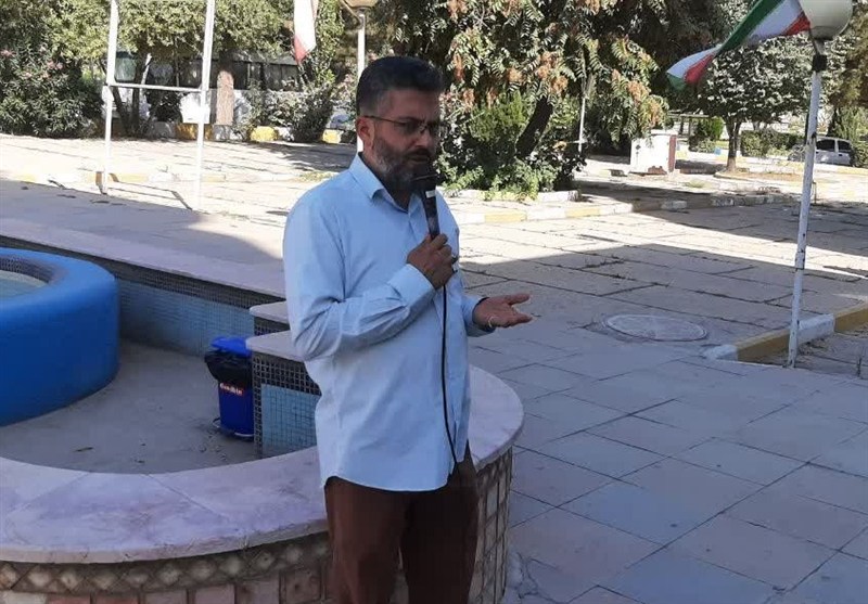 تجمع دانشجویان کرجی علیه بازداشت فعال آزادی‌خواه در فرانسه+تصویر