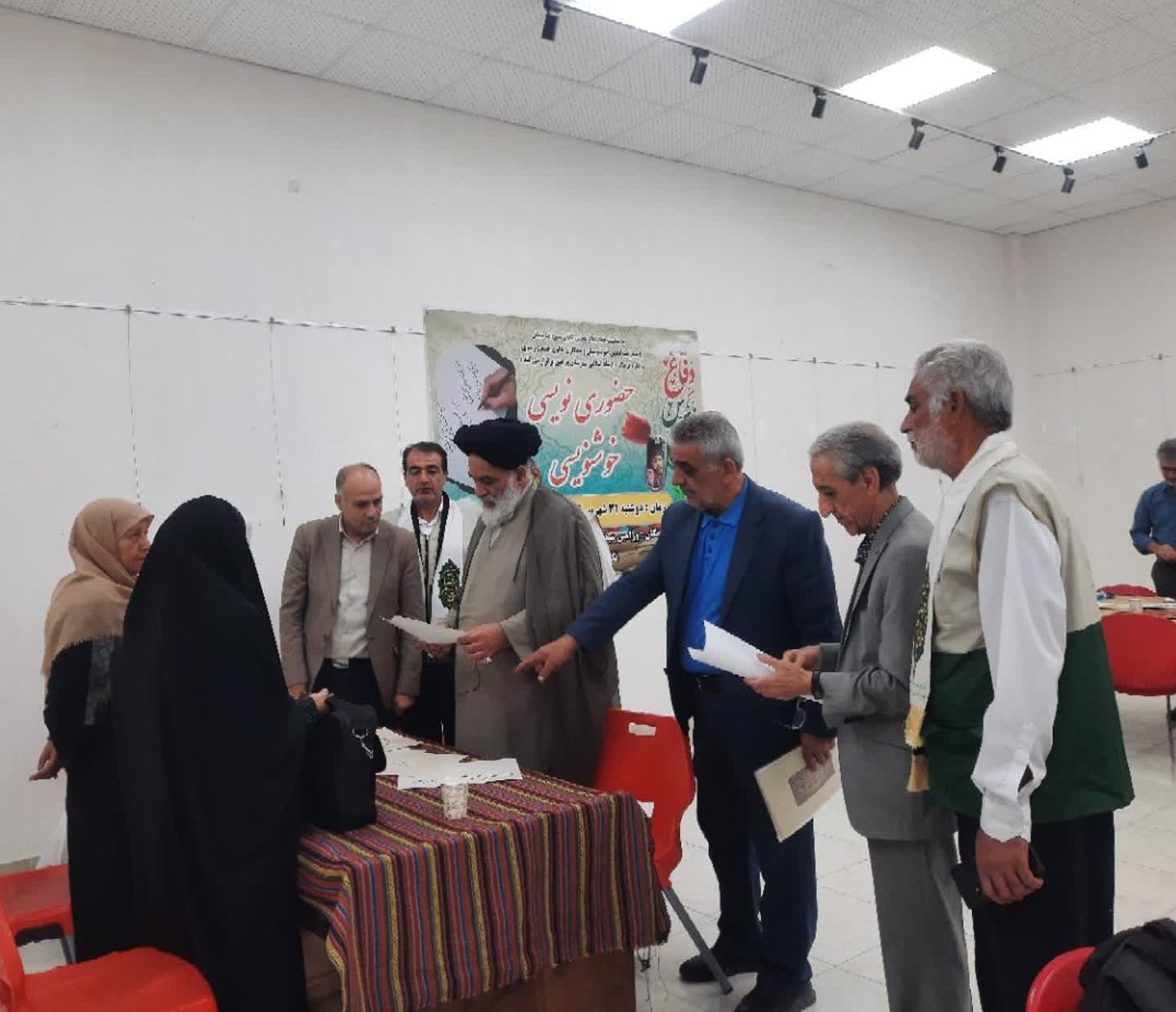 ترویج فرهنگ ایثار و شهادت با هنر خوشنویسی در ورامین