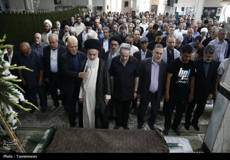 تشییع پیکر طبیب العلمای قم/ خاکسپاری بنیانگذار طب اطفال ایران