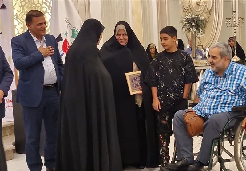 تقدیر از همسران جانبازان اعصاب و روان در چهاردانگه با عنوان عاشقانه‌های ایثار +تصویر