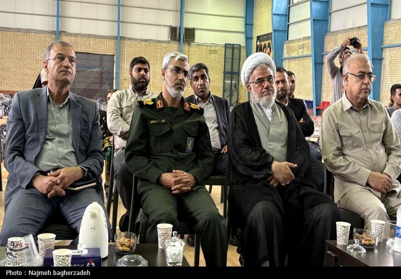 توزیع 52 هزار بسته تحصیلی بین دانش‌آموزان و دانشجویان نیازمند هرمزگان+‌تصاویر