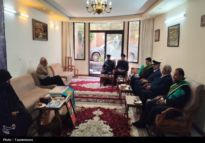 تکریم 110 خانواده شهید جنگ تحمیلی اسرائیل توسط سفیران مهدوی مسجد جمکران+ تصویر